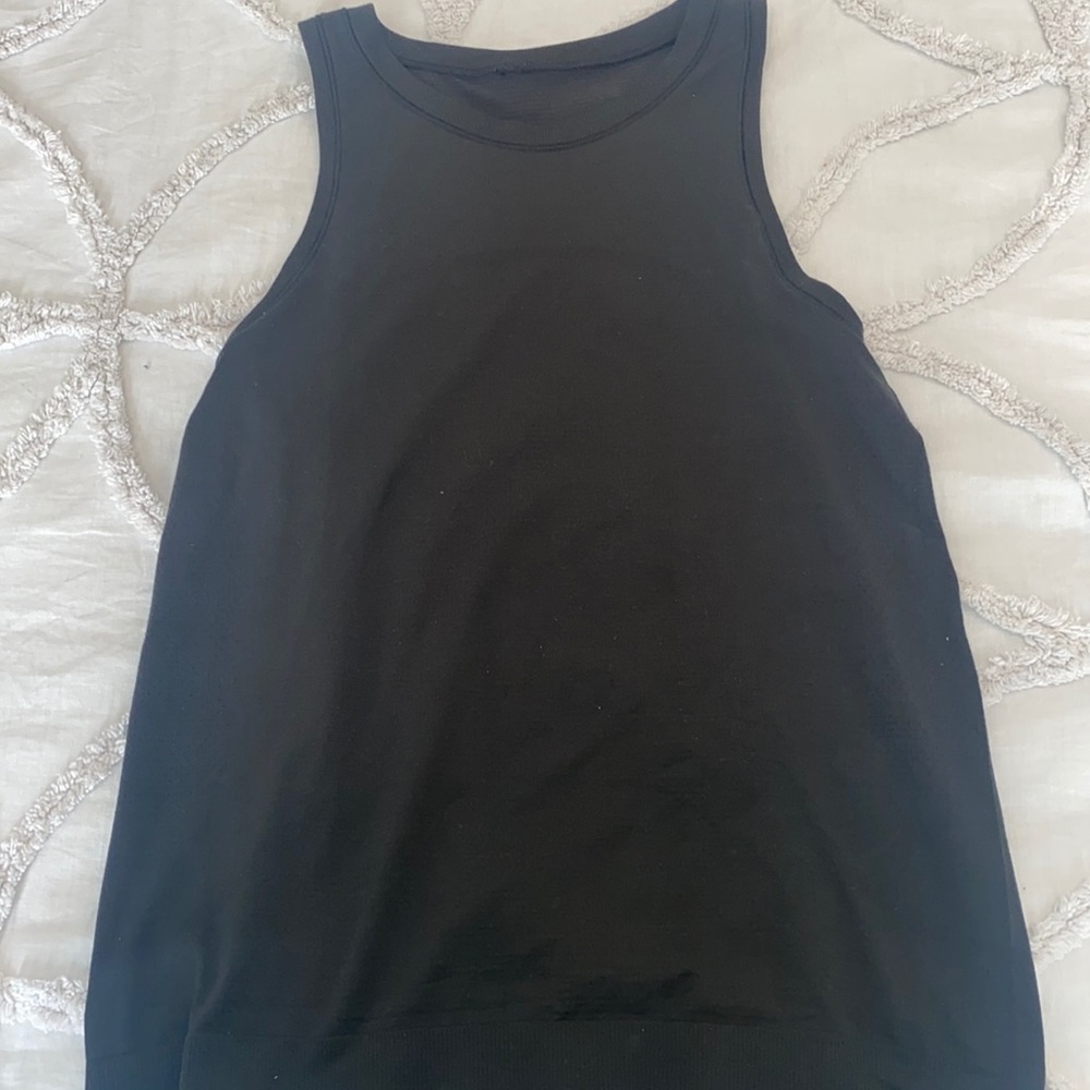Black Lululemon tank